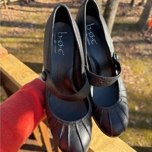 Vintage Y2K/90’s b.o.c. Women's Black Leather Flats